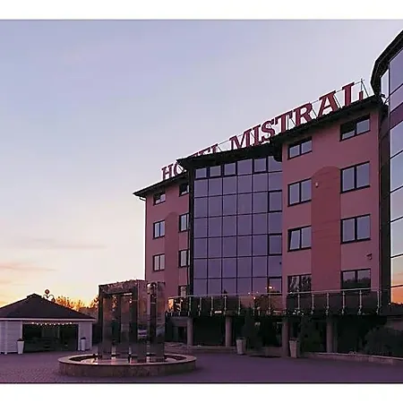 Hotell Mistral 3*