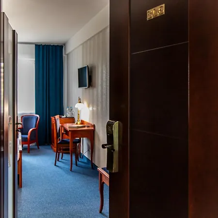 Mistral Hotel 3*
